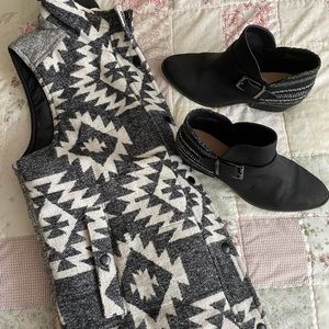 Aztec print vest by skies are blue, size large, in excellent condition